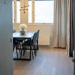 Апартаменты Stylish 2-bedroom Family Apt. With Sauna And Parking