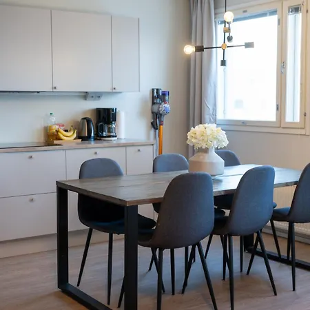 Stylish 2-bedroom Family Apt. With Sauna And Parking * Helsínquia