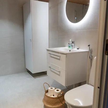 Stylish 2-bedroom Family Apt. With Sauna And Parking Helsínquia