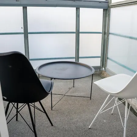 Stylish 2-bedroom Family Apt. With Sauna And Parking *
