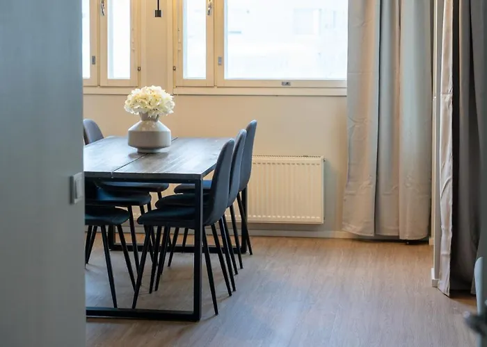 Apartment Stylish 2-bedroom Family Apt. With Sauna And Parking