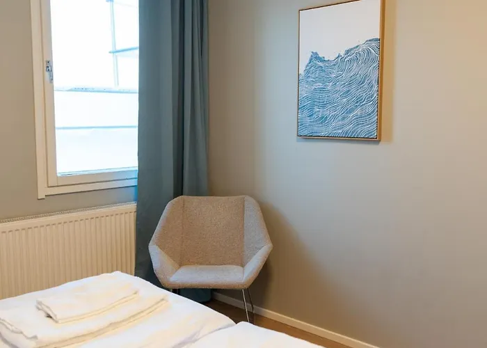 Stylish 2-bedroom Family Apt. With Sauna And Parking *