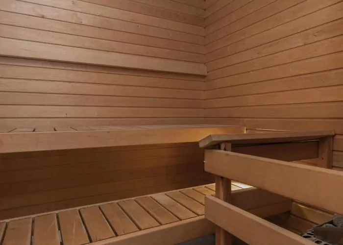 Apartment Stylish 2-bedroom Family Apt. With Sauna And Parking *