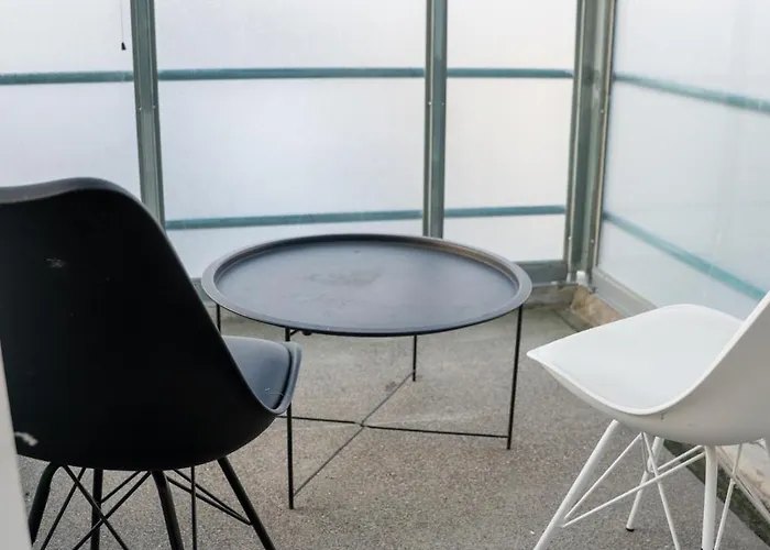 Stylish 2-bedroom Family Apt. With Sauna And Parking *