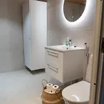 Stylish 2-bedroom Family Apt. With Sauna And Parking Helsínquia