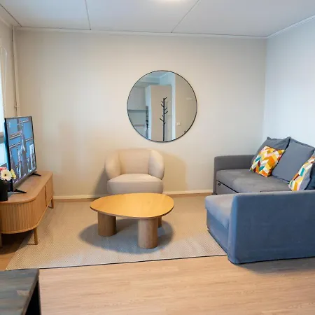 Stylish 2-bedroom Family Apt. With Sauna And Parking * Helsínquia
